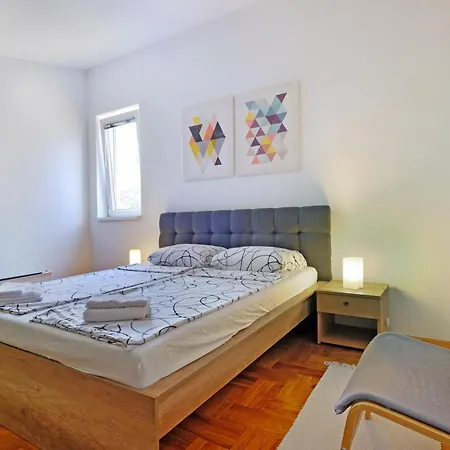 Red Tree Apartman Belgrád