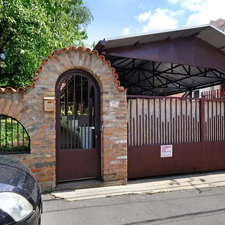 Red Tree Apartman Belgrád